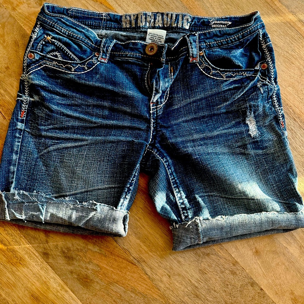 Hydraulic denim shorts